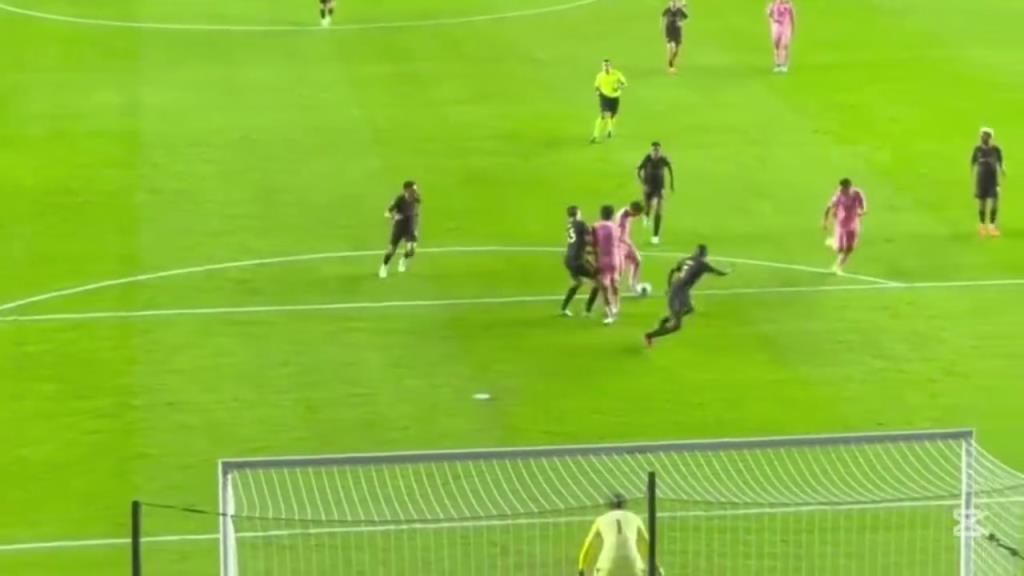 氣氛太棒了！現(xiàn)場直拍邁阿密球迷對梅西兩粒進(jìn)球的瘋狂反應(yīng)！