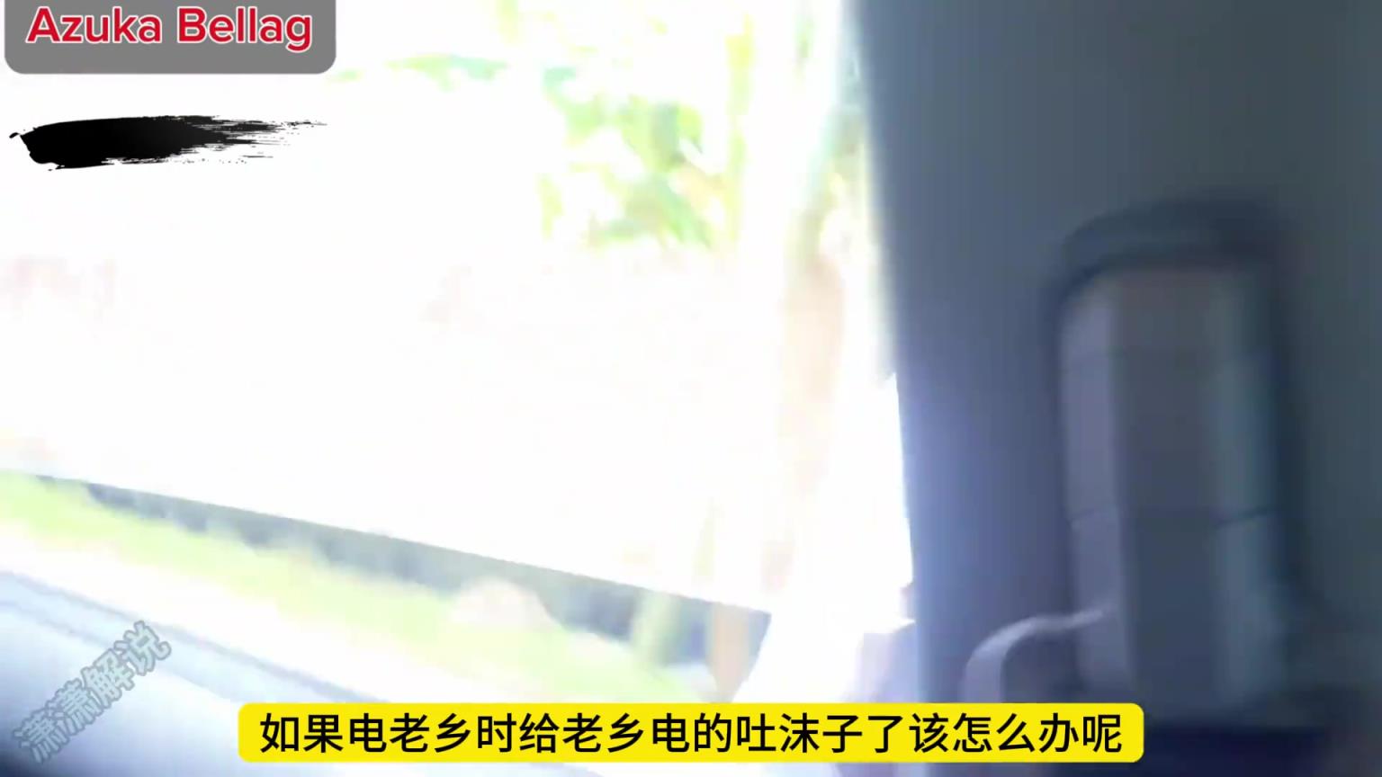 淳樸的阿森納老鄉(xiāng)盯著搶手機，沒料到被黑妹一個電擊棒