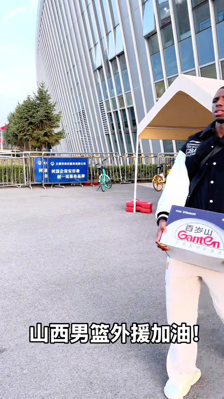 不是！你們山西外援合同還包括搬水的？